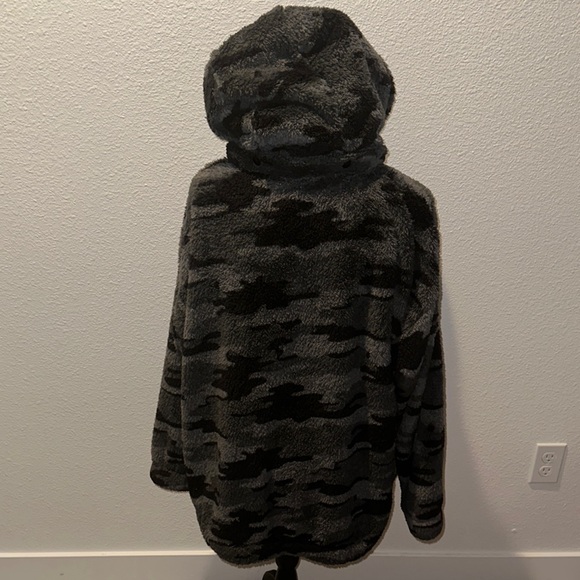 G by Giuliana Cozy Camo Hooded Jacket - Picture 3 of 7